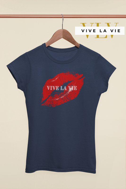 Vive La Vie Kiss - Premium Women's Crewneck T-shirt
